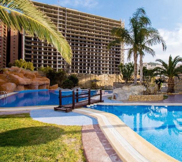 Outdoor swimming pool Magic Atrium Beach Apartments Villajoyosa